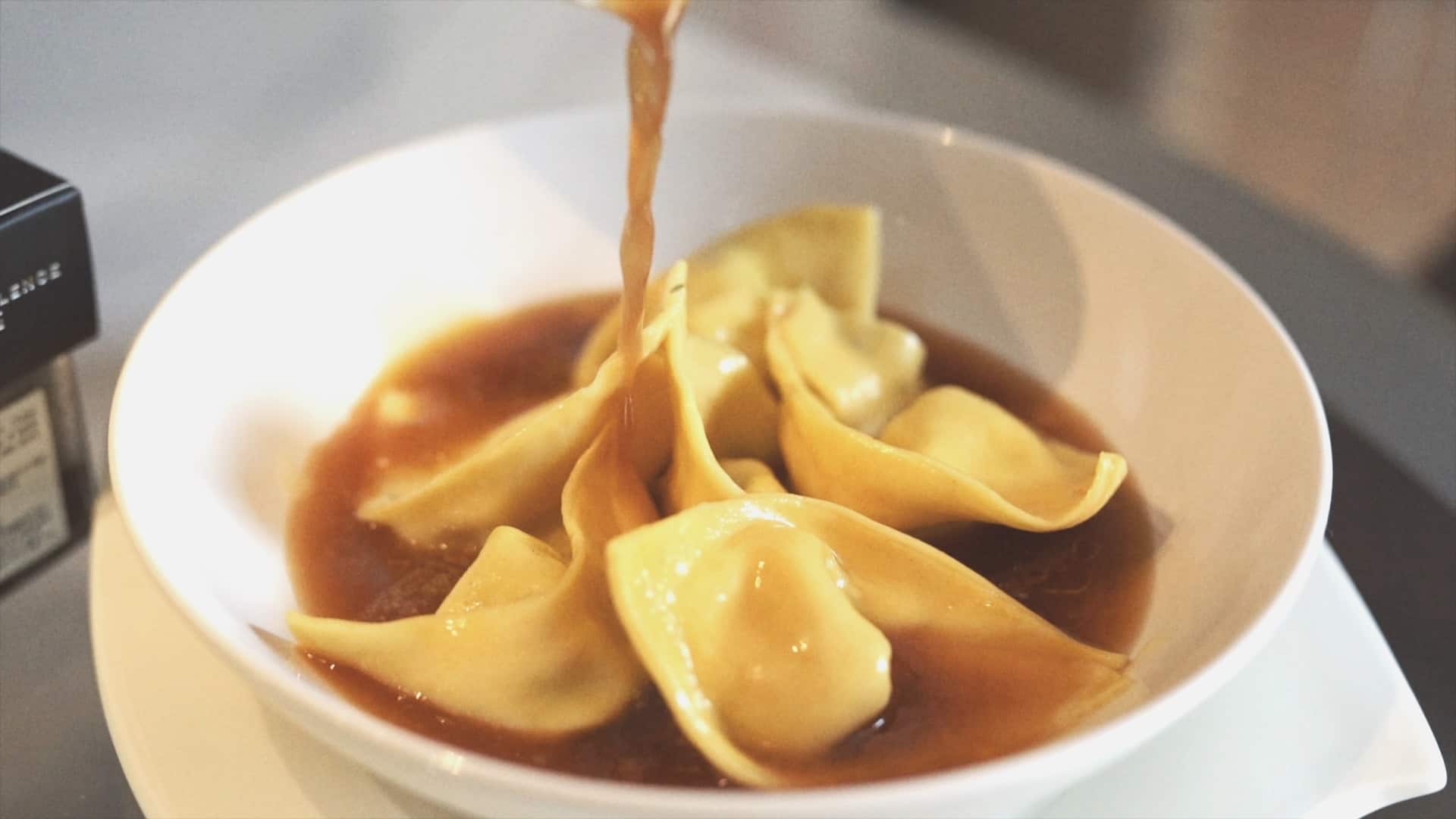 TORTELLI AL TARTUFO NERO IN BRODO DI FUNGHI PORCINI Urbani Tartufi